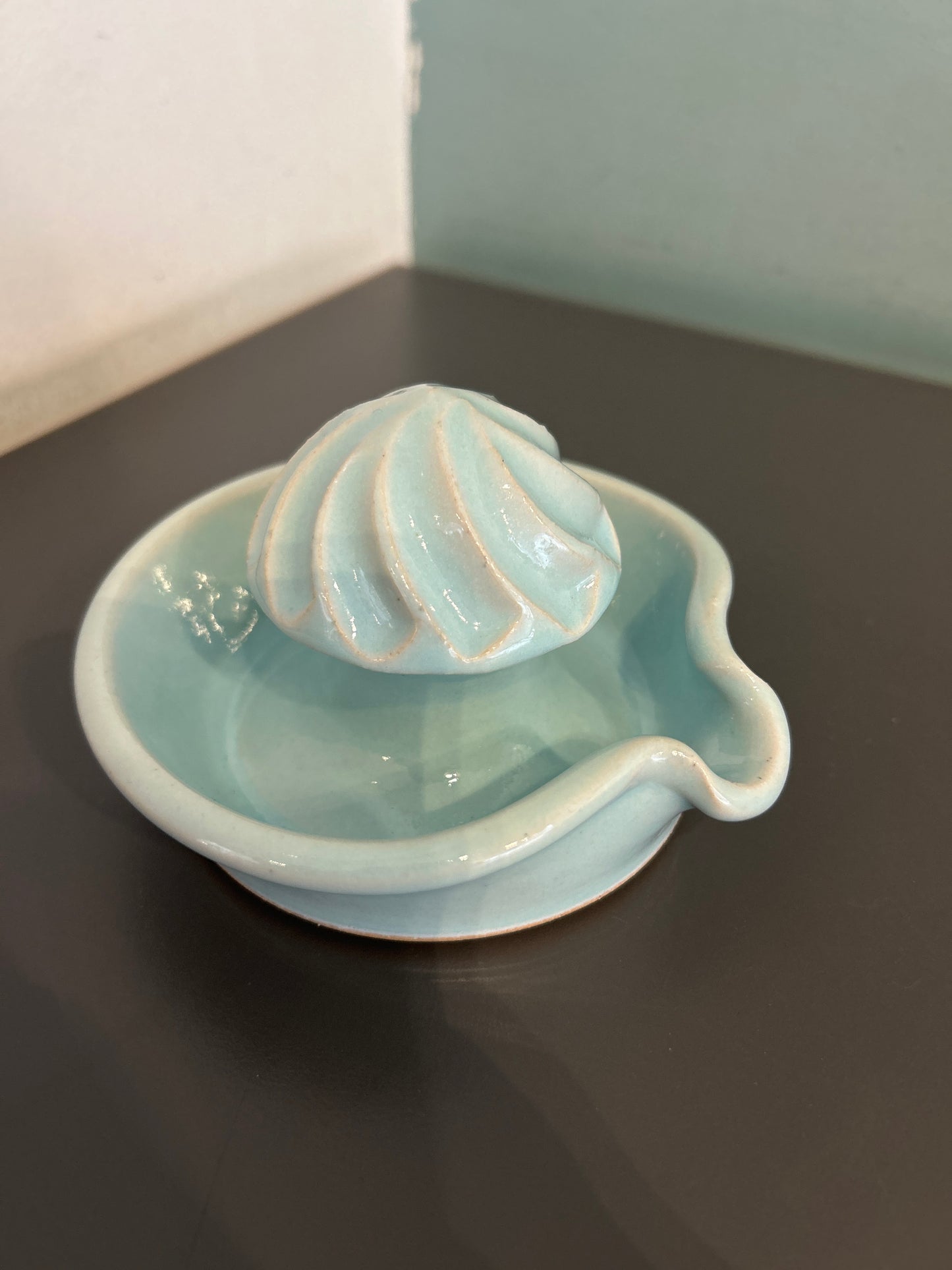 Arwyn Jones Lemon Squeezer - Blue