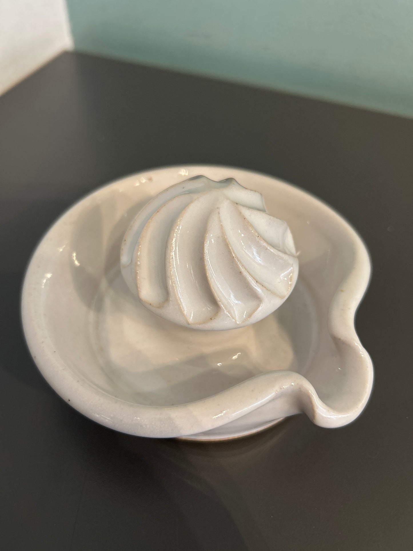 Arwyn Jones Lemon Squeezer - White