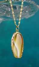 Load image into Gallery viewer, Agate Pendant Necklace
