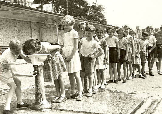 Children drinking at the Freedom Fields park in 1955, Print